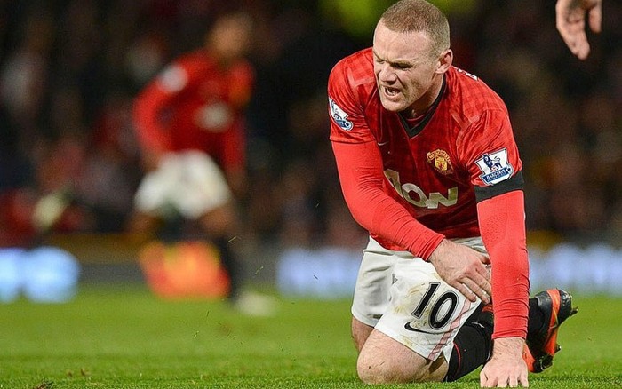 Tiền đạo: Wayne Rooney – Rooney sẽ hạ gục Sergio Aguero bởi R10 còn biết chơi phòng ngự và là một trong những chân chuyền hay nhất hiện tại.
